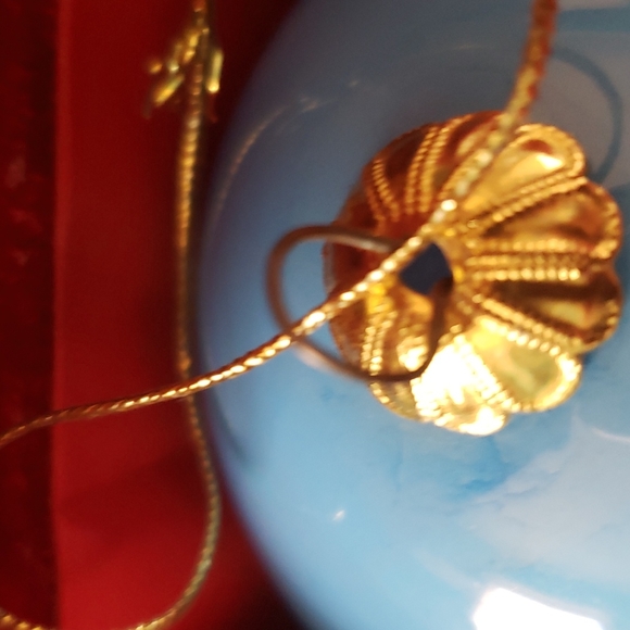 Skating Bear glass ornament in velvet box. - Picture 8 of 8